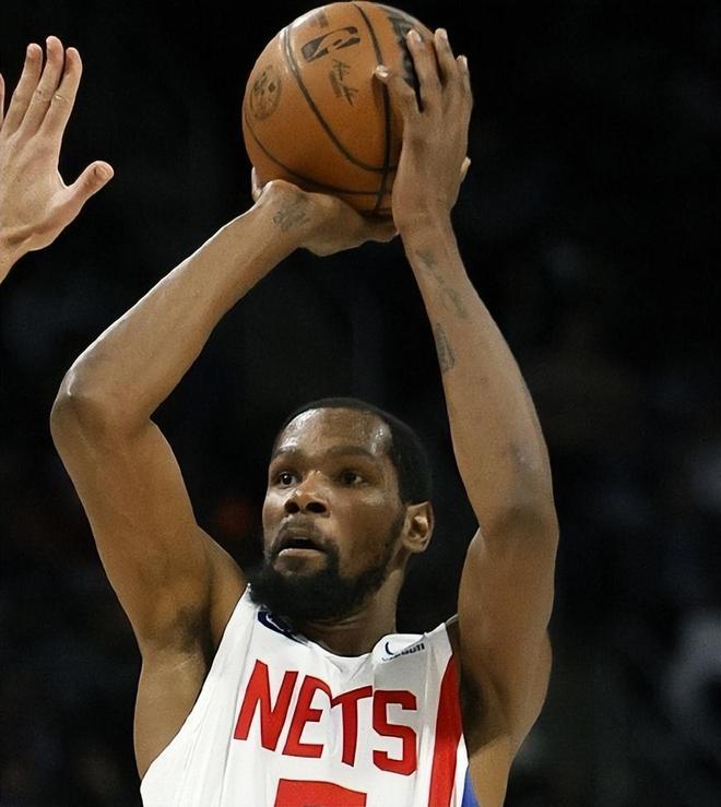 乐鱼-集结日多伦多猛龙调整名单以备欧篮联,复出首秀环节打磨,目标明确,团队化学反应显著-乐鱼